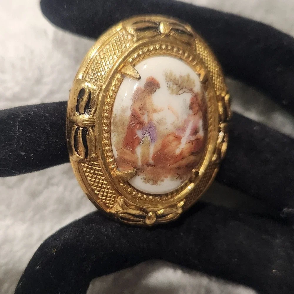 Vintage Limoges Style Porcelain Cameo Brooch Gold Tone Romantic Scene Oval Pin
